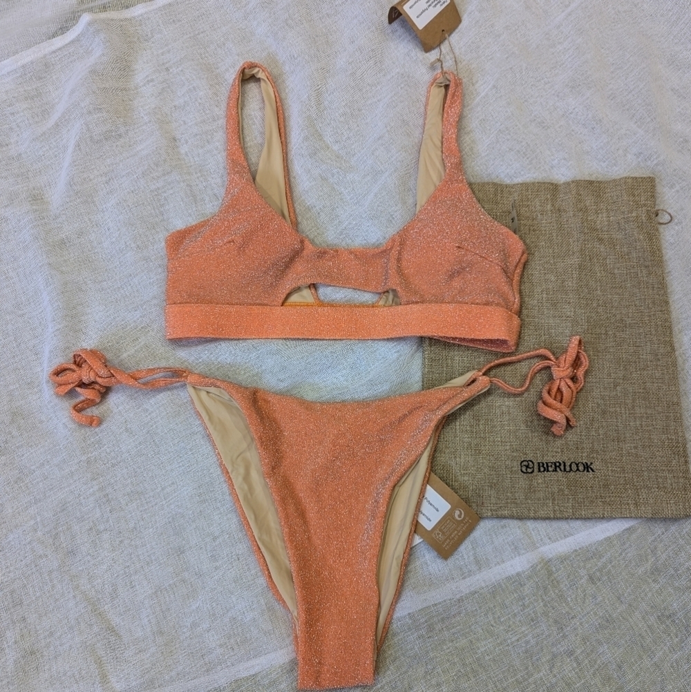 BNWT / Berlook / Medium / Glitter